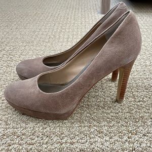 Banana Republic Kristen Suede Platform Pumps Size 7